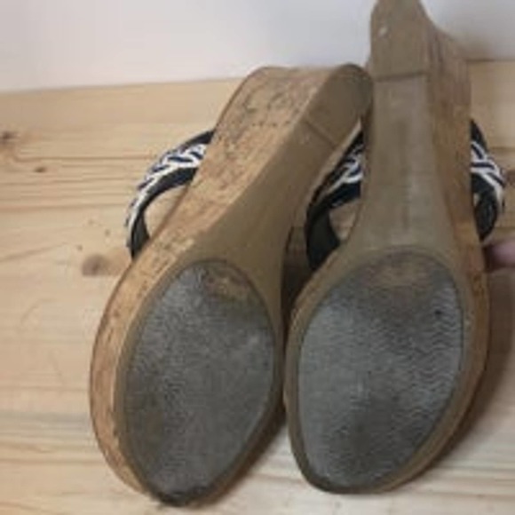 Tommy Hilfiger‎ Braided Wedge Sandals. Tan with Navy and White. Women’s 7.5 - Picture 4 of 5